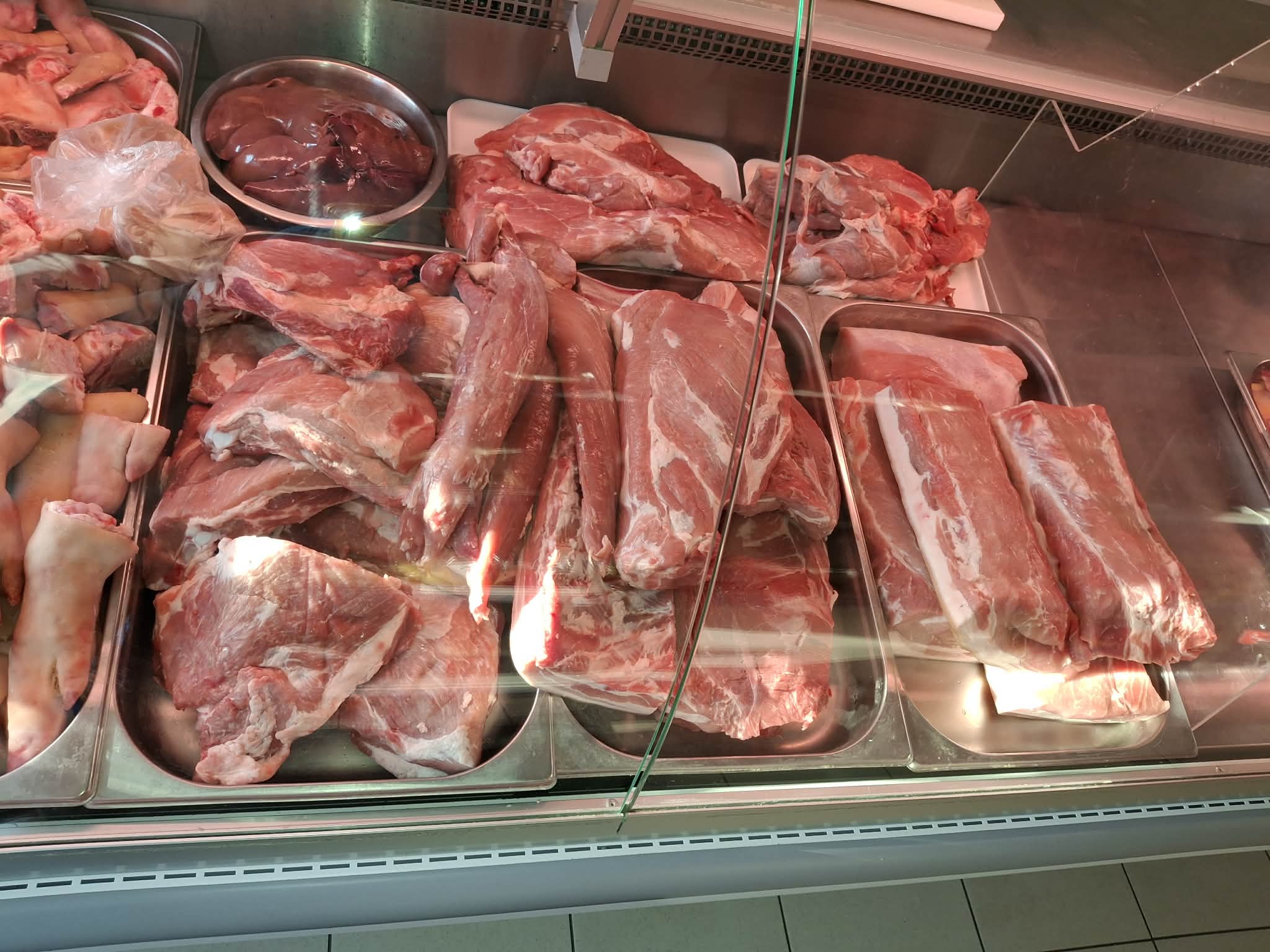 Friss hús pult